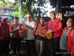 DPC PDI Perjuangan dan Baguna Kota Palembang Salurkan Bantuan Korban Kebakaran di Hoktong Plaju