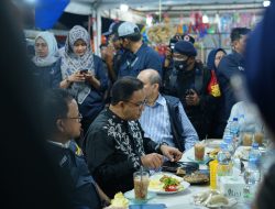 Anies Baswedan Nikmati Sajian Pasar Kuliner Padang Panjang