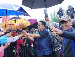 Hujan Deras Tidak Surutkan Niat Warga Sumbar Ketemu Anies Pada Jalan Sehat NasDem