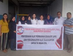 FKIL Sekadau Beri Bantuan TK Insan Cita