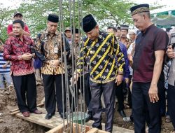 Wabup Ketapang Memulai Pembangunan Masjid Al-Muhajirin Kanal Desa Sungai Pelang