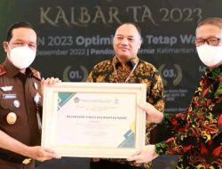 Serap Anggaran Tertinggi, Kejati Kalbar Terima Penghargaan
