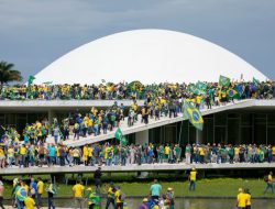 Brazil Mendakwa Puluhan Pendukung Bolsonaro yang Terlibat Kerusuhan 8 Januari