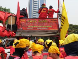 Belasan Ribu Buruh, Akademisi, dan Mahasiswa akan Demo di DPR