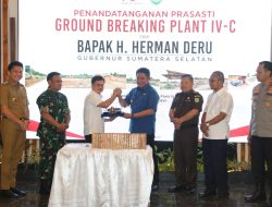  Banyak Serap Tenaga Kerja Lokal, Herman Deru Dukung Pengembangan Pabrik Keramik PT Arwana