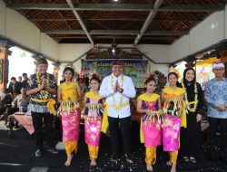 Gubernur Herman Deru Ajak Umat Hindu Desa Burnai Jaya Jadikan Perayaan Hari Raya Nyepi Sebagai Momentum Intropeksi dan Evaluasi 