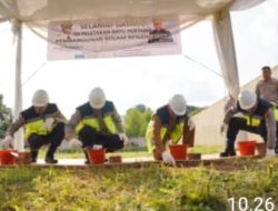 Kapolda Sumsel Bersama Bupati Pali Heri Amalindo Lakukan Peletakan Batu Pertama Pembangunan Kolam Renang