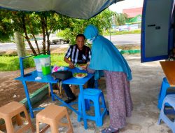 Dukung Pelaku Usaha Kecil, Ketua DPRD Palangka Raya Jajan Kuliner di PKL