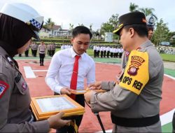 5 Anggota Polres Landak Berprestasi Terima Penghargaan