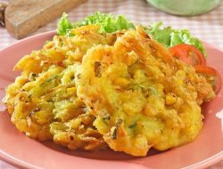Cara Mudah Buat Bakwan Jagung untuk Menu Berbuka