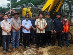 Pemkab Sekadau Luncurkan  Tiga Proyek Ruas Jalan Utama di Tiga Belitang