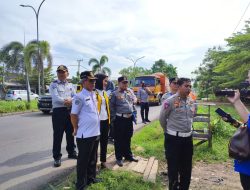 Tindak Lanjuti Instruksi Gubernur, Tim Gabungan Tertibkan Lalulintas Truk dan Tronton Melanggar Jam Operasional