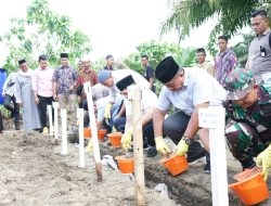 Wabup Asahan Letakkan Batu Pertama Pembangunan Musholla Siti Amin
