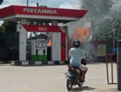 Sebuah Mobil Terbakar Saat Isi BBM di SPBU Sekadau