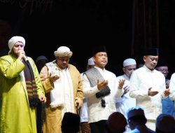 Hadirkan Habib Syech bin Abdul Qodir Assegaf, Ribuan Umat Muslim Kota Pontianak Bersholawat Tumpah Ruah