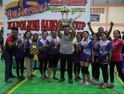 Polres Sanggau Rebut Dua Piala Kejuaraan Bola Voli Kapolres Cup 2023