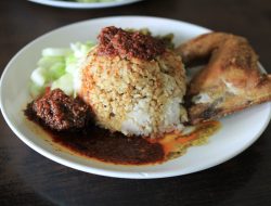 Cita Rasa Ayam Goreng Kampung, Jadi Buruan Para Pelanggan