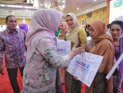 Ketua TP PKK Asahan Terima Penghargaan Juara II Merangkai Bunga Dalam Peringati Hari Kartini Tingkat Provsu 2023