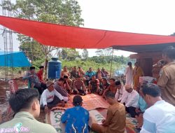 Peletakan Batu Pertama Pembangunan Gedung Serbaguna Desa Sukarami di Warna Doa Bersama