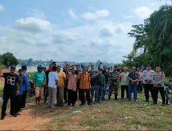 Warga Tolak Truk Angkutan Sawit Lintasi Jalan Tanjung-Penanjung di Sekadau