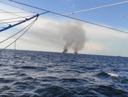 Nekat Melaut Gunakan Cantrang, Dua Kapal Asal Pulau Jawa Dibakar di Kubu Raya