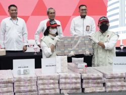 Fakta atau Fantasi: Menonton Uang Miliaran Hasil Korupsi di Layar TV