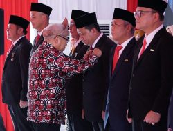 Harganas, Wakil Presiden Ma’Ruf Amin Sematkan Satyalancana Ke Pejabat Daerah