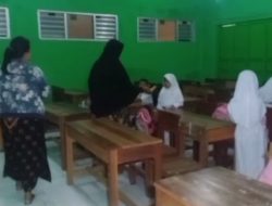 Ajaran Baru, Siswa dan Orang Tua Siswa di Lebak Datang Subuh ke Sekolah