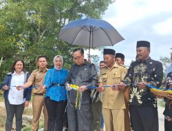 Hi. Tamanuri Didampingi Dua Legislator Lampung Resmikan PISEW 2023 di Desa Simpang Agung