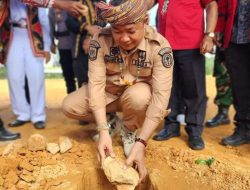 Peletakan Batu Pertama Pembangunan Rumah Adat Dayak Kecamatan Nanga Tayap
