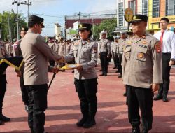 Kapolres Sanggau Berikan Penghargaan kepada Anggota Berprestasi