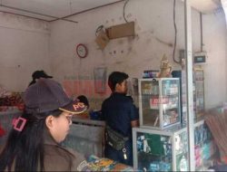 Satpol PP Klungkung Sita Puluhan Bungkus Rokok Ilegal