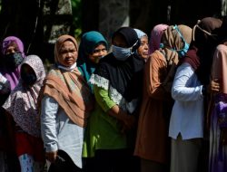Aceh Wajibkan Laki-Laki dan Perempuan Terpisah di Kendaraan Umum