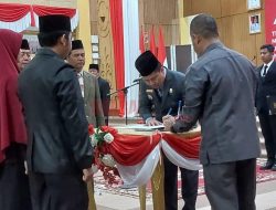 Sebanyak 89 Pejabat Administrator dan Pengawas di Lingkungan Pemkab Sambas Dilantik Bupati