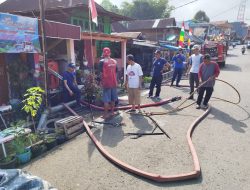 Satgas Damkar Kota Agung Bersihkan Gorong- Gorong, Ini Pesan Kades