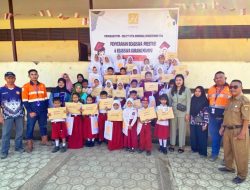 30 Anak SD Berprestasi Terima Beasiswa dari PT CMI
