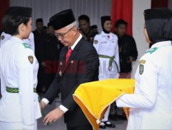 Pj Wali Kota Singkawang Mengukuhkan 25 Anggota Paskibraka