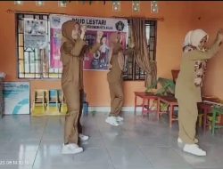 Semangat Perangkat Desa Karang Endah Ikuti Senam Kemerdekaan