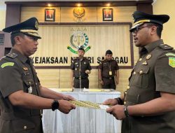 Kejari Sanggau Gelar Sertijab, Kasipidsus dari Agus Supriyanto Kepada Ferry