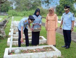 Mengenang dan Menghormati Jasa Pahlawan, Kemenkumham Kalbar Ziarah dan Tabur Bunga