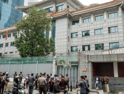 Tolak Penggusuran Warga Rempang, Koalisi Anti-Proyek Strategi Asing Demo di Depan Kedubes China