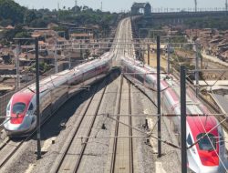 Jokowi Targetkan Kereta Cepat Jakarta-Bandung Beroperasi Awal Oktober
