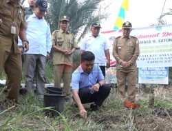Bupati Sambas Letakkan Batu Pertama Pembangunan Jembatan Berkemajuan ke-40 Penghubung Tiga Desa di Tangaran