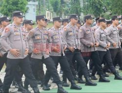Gunakan Formasi Dalmas, Polres Landak Latih Personel Jelang Pemilu 2024