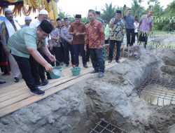 Bupati dan Wabup Asahan Lakukan Peletakan Batu Pertama Pembangunan Masjid Baiturrahman Sei Kepayang Barat