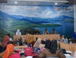 Bupati Asahan Tinjau Papan Tulis Interaktif di SMPN 1 Kisaran
