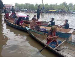 Kompetisi Seru Lomba Sampan dalam Acara Robo-robo di Sungai Kakap Kubu Raya