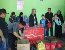 Sekeluarga Dipulangkan dari Malaysia, Pj Wako Singkawang Berikan Bantuan