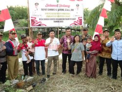 Bupati Letakkan Batu Pertama Jembatan Bogam Non APBD di Desa Kumpai Sambas