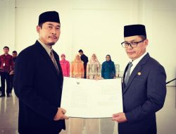 Erwin Sudrajat Resmi Dilantik Sebagai Pj Sekda Kabupaten Kayong Utara, Ini Pesan Romi Wijaya